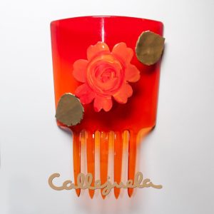 Peineta con adorno de barro