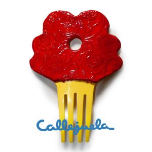 Peineta con adorno de barro