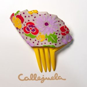 Peineta con adorno de barro