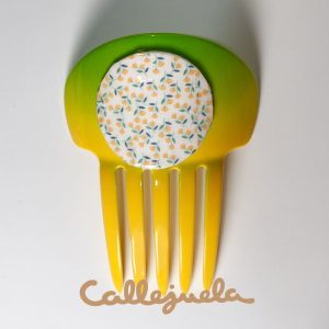 Peineta con adorno de barro