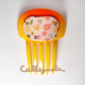 Peineta con adorno de barro