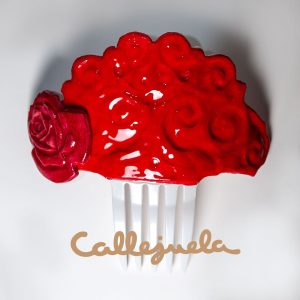 Peineta con adorno de barro