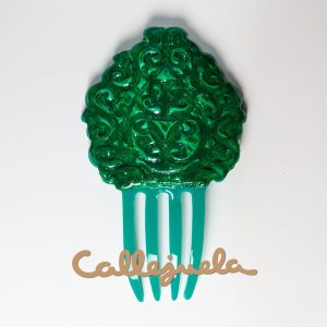 Peineta con adorno de barro