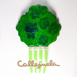 Peineta con adorno de barro