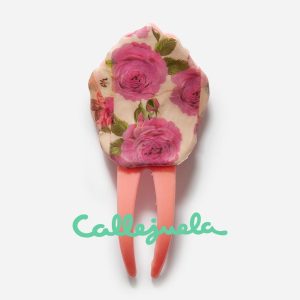 Peineta con adorno de barro