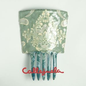 Peineta con adorno de barro