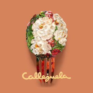 Peineta con adorno de barro